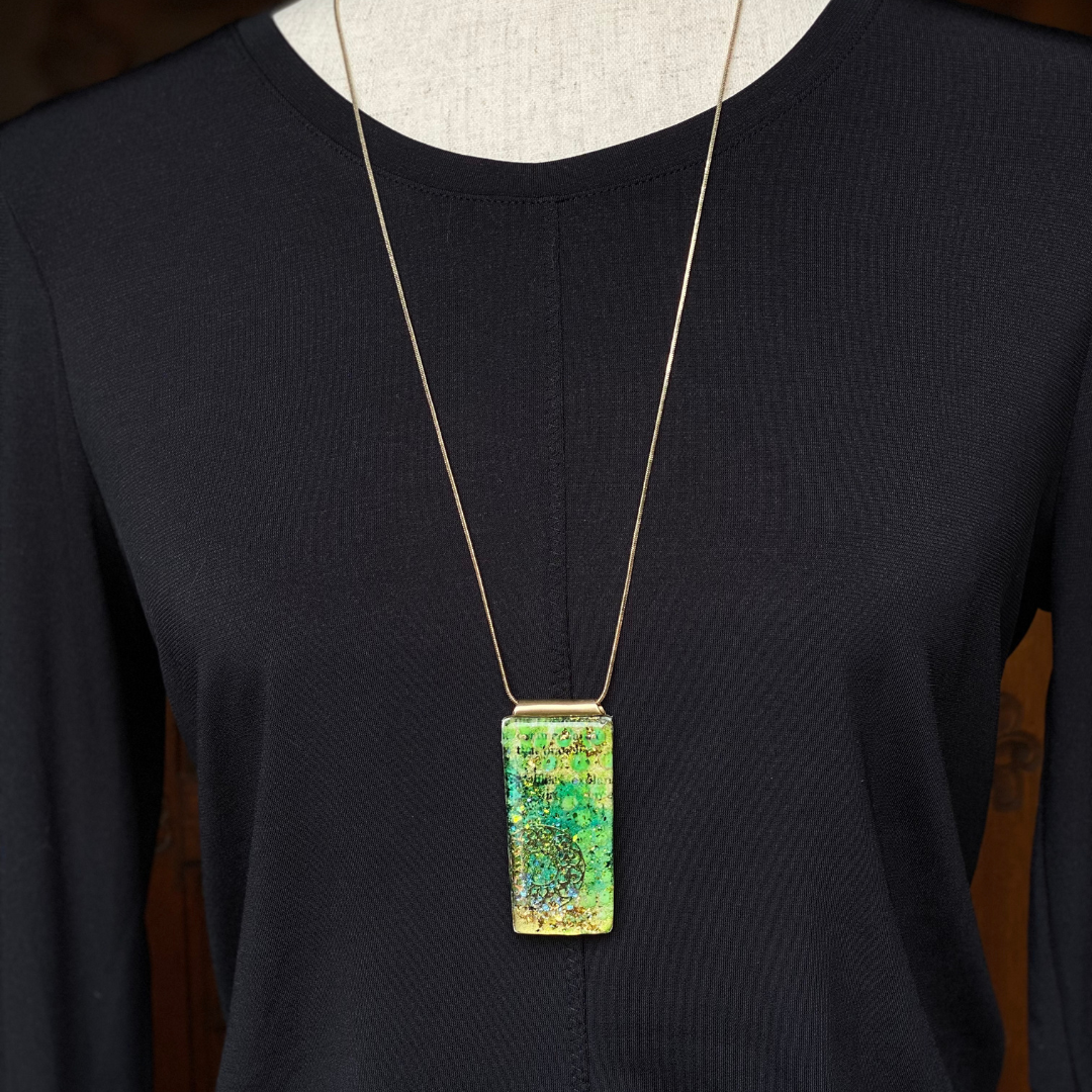 Gold and Green Dazzling Pendant Necklace