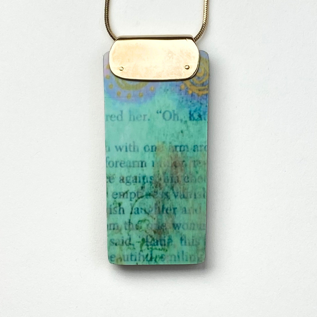 Gold and Green Dazzling Pendant Necklace