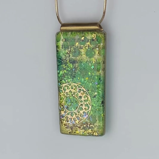 Gold and Green Dazzling Pendant Necklace